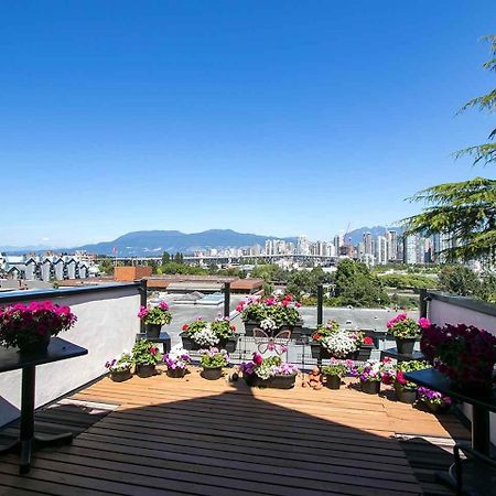 Billion Dollar Views In A Beautiful Fairview Slopes Heritage House Lägenhet Vancouver Exteriör bild