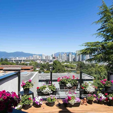 Billion Dollar Views In A Beautiful Fairview Slopes Heritage House Lägenhet Vancouver Exteriör bild