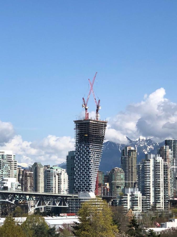 Billion Dollar Views In A Beautiful Fairview Slopes Heritage House Lägenhet Vancouver Exteriör bild